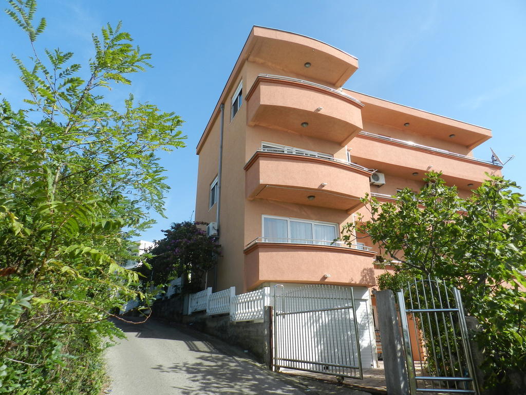 Apartments Baja Улцинь Екстер'єр фото