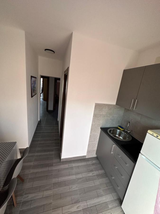 Apartments Baja Улцинь Екстер'єр фото